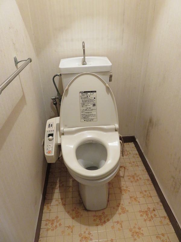 B　トイレ